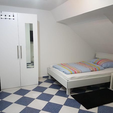 Ruhige Gemuetliche Ferienwohnung In Karlsruhe Daxlanden Fuer Monteure, Pendler, Geschaefsreisen, Wochenendreisen Exteriér fotografie